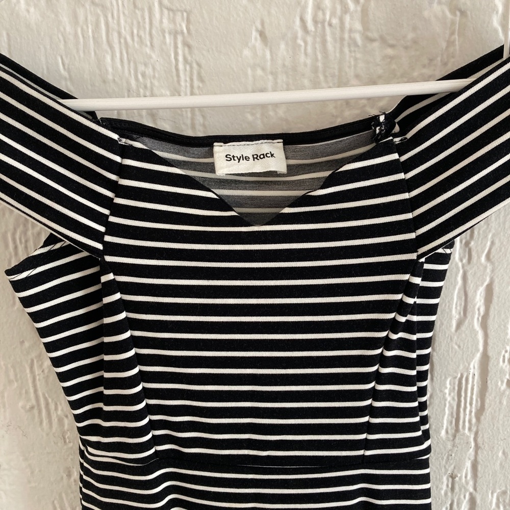 Style Rack Off The Shoulder Dress Size Small - Picture 3 of 7